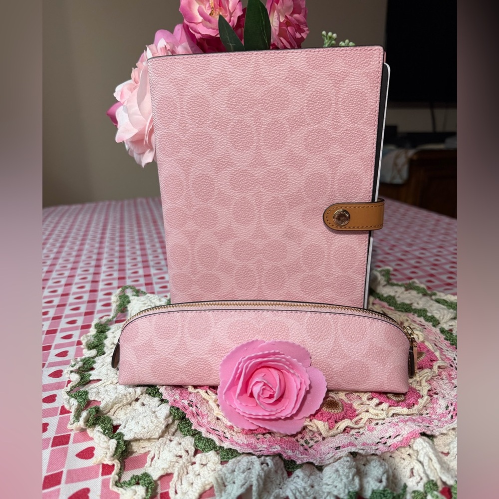 🩷 COACH POWDER PINK NOTEBOOK IN SIGNATURE CANVAS 3 PIECE BUNDLE  🩷 NWT 🩷